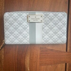 Kate Spade Light Gray Patterned Wallet